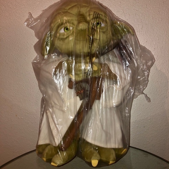 Yoda Star Wars 40th Anniversary Plush - Picture 4 of 5